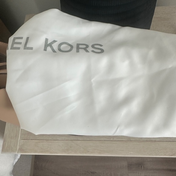 Michael Kors Savannah Satchel - Picture 8 of 10